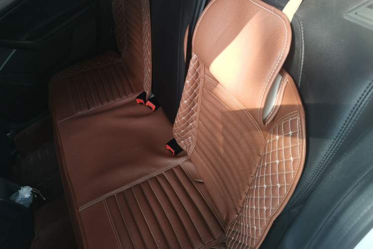 Used Volkswagen Lavida 2015 1.6L Automatic Fashion Edition Left Rear Seat