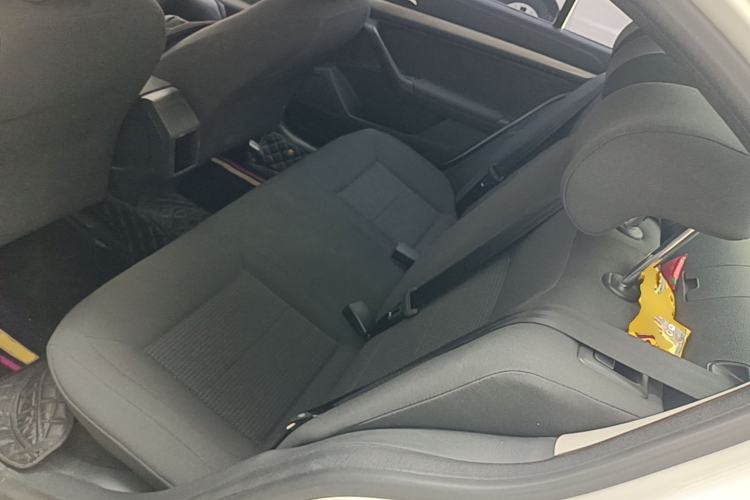 Used Volkswagen Lavida 2015 1.6L Automatic Fashion Edition Left Rear Seat
