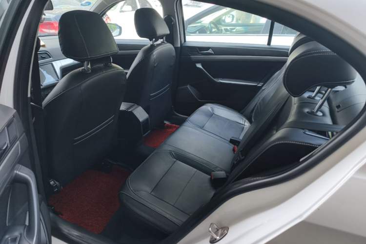 Used Volkswagen Lavida 2015 1.6L Automatic Fashion Edition Left Rear Seat