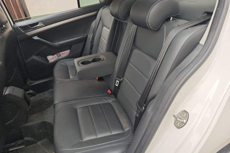 Used Volkswagen Lavida 2015 1.6L Manual Comfort Edition Left Rear Seat