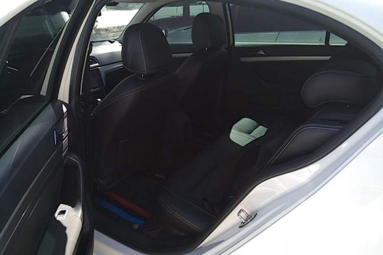 Used Volkswagen Lavida 2015 1.6L Automatic Fashion Edition Left Rear Seat