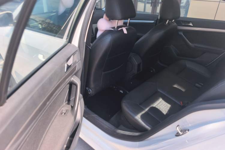 Used Volkswagen Lavida 2015 1.6L Automatic Fashion Edition Left Rear Seat