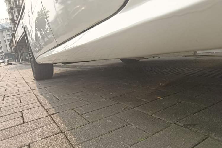 Used Volkswagen Lavida 2015 1.6L Automatic Fashion Edition Left Side Sill