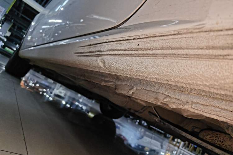 Used Volkswagen Lavida 2015 1.6L Automatic Comfort Edition Left Side Sill