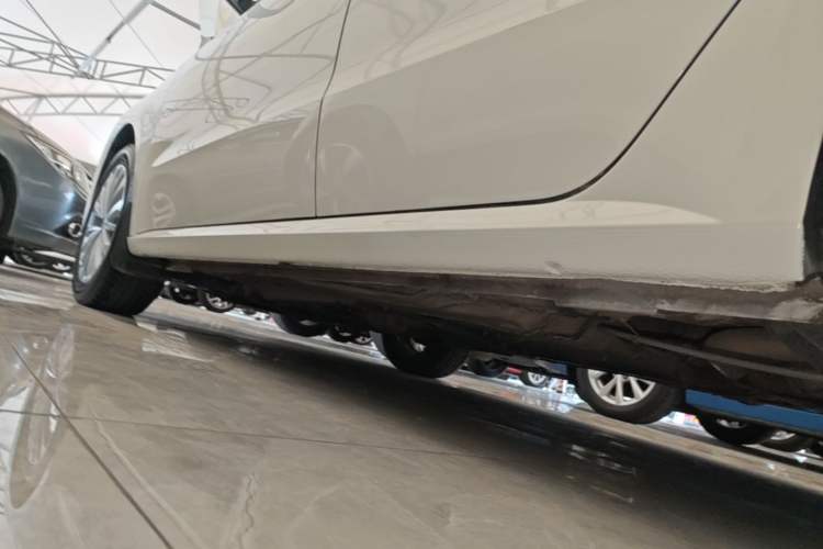 Used Volkswagen Lavida 2015 230TSI DSG Luxury Edition Left Side Sill