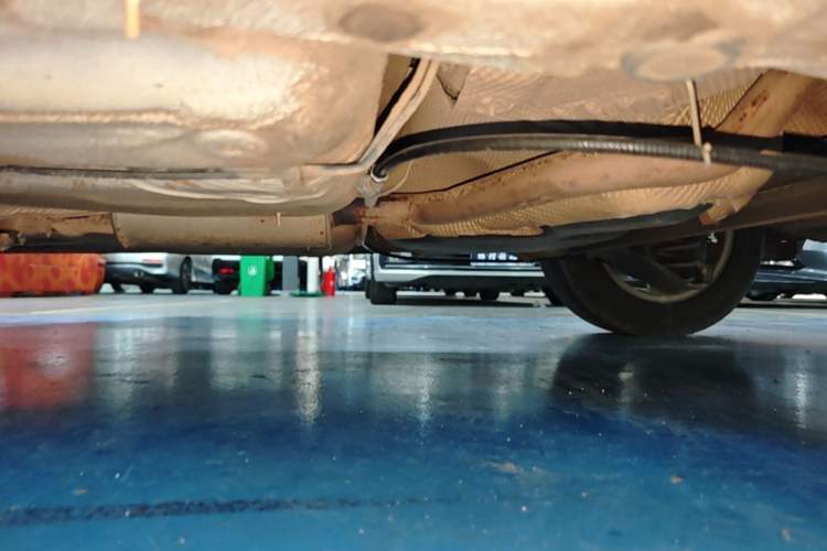 Used Volkswagen Lavida 2015 1.6L Automatic Fashion Edition Left Side Sill