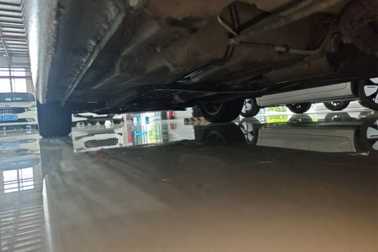 Used Volkswagen Lavida 2015 1.6L Automatic Comfort Edition Left Side Sill