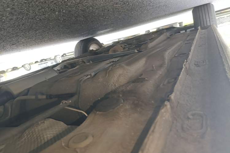 Used Volkswagen Lavida 2015 1.6L Automatic Fashion Edition Left Side Sill