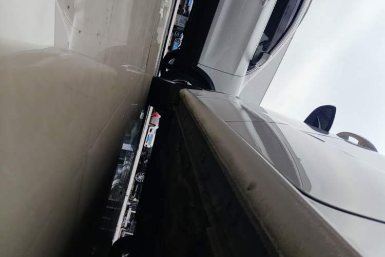 Used Volkswagen Lavida 2015 1.6L Automatic Comfort Edition Left Side Sill