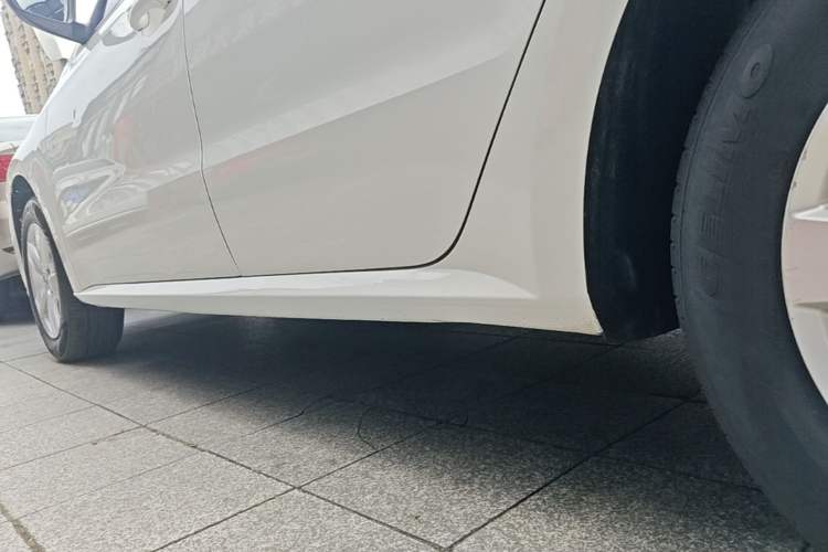 Used Volkswagen Lavida 2015 1.6L Automatic Fashion Edition Left Side Sill