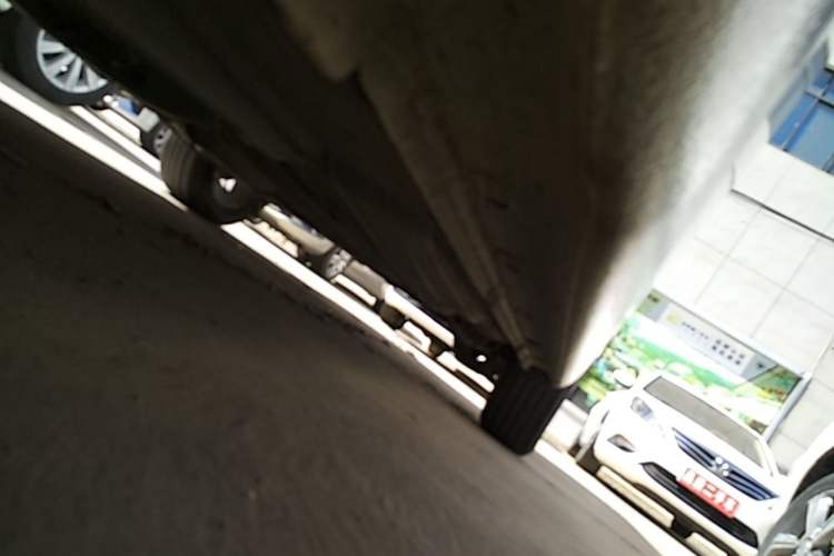 Used Volkswagen Lavida 2015 1.6L Automatic Fashion Edition Left Side Sill
