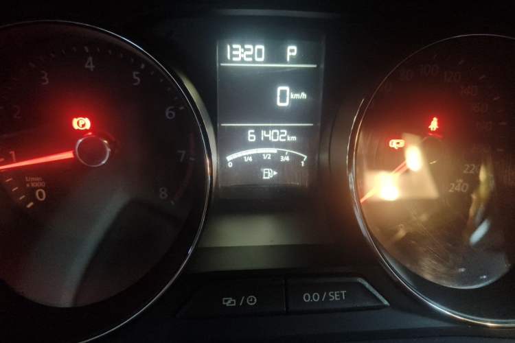 Used Volkswagen Lavida 2015 1.6L Automatic Comfort Edition Odometer Close Up