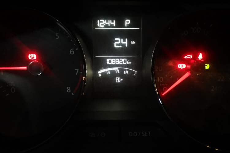 Used Volkswagen Lavida 2015 1.6L Automatic Comfort Edition Odometer Close Up