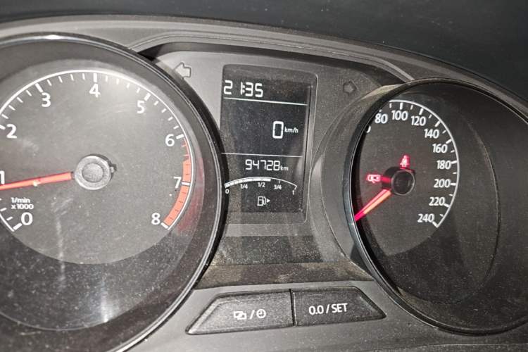 Used Volkswagen Lavida 2015 1.6L Manual Fashion Edition Odometer Close Up