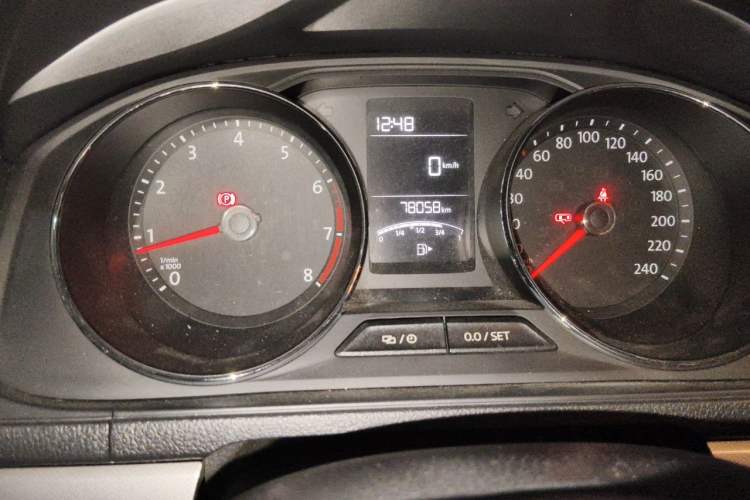 Used Volkswagen Lavida 2015 1.6L Manual Comfort Edition Odometer Close Up