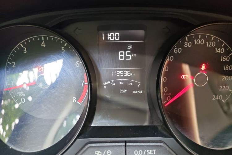 Used Volkswagen Lavida 2015 1.6L Manual Fashion Edition Odometer Close Up