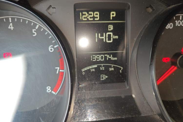 Used Volkswagen Lavida 2015 1.6L Automatic Fashion Edition Odometer Close Up