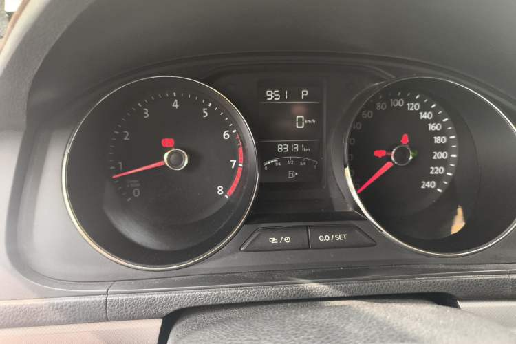 Used Volkswagen Lavida 2015 1.6L Automatic Comfort Edition Odometer Close Up