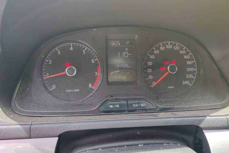 Used Volkswagen Lavida 2015 1.6L Automatic Fashion Edition Odometer Close Up