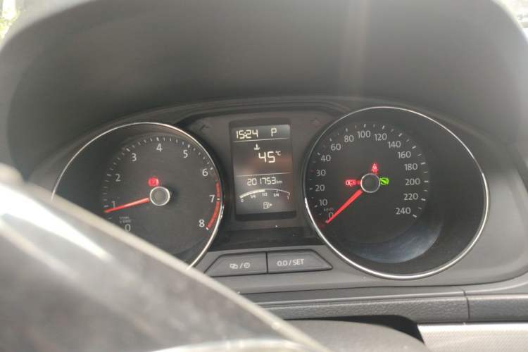 Used Volkswagen Lavida 2015 1.6L Automatic Comfort Edition Odometer Close Up