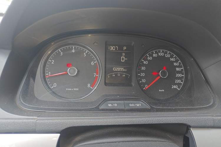 Used Volkswagen Lavida 2015 1.6L Automatic Fashion Edition Odometer Close Up