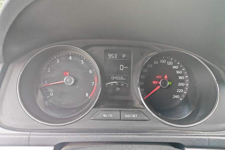 Used Volkswagen Lavida 2015 1.6L Automatic Comfort Edition Odometer Close Up