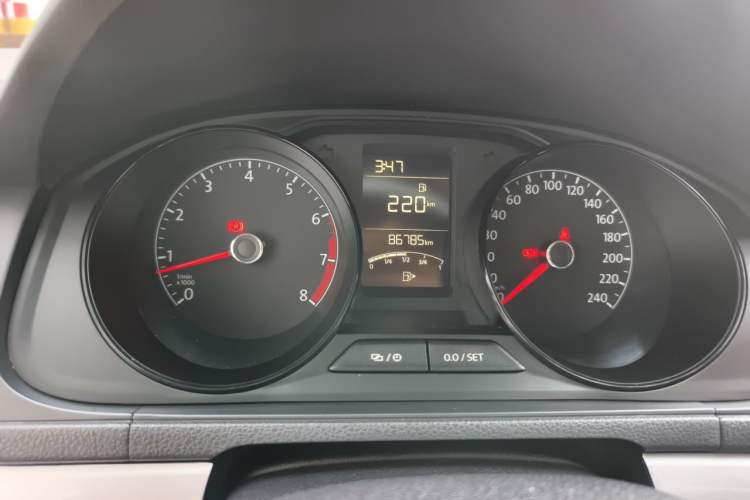 Used Volkswagen Lavida 2015 1.6L Manual Fashion Edition Odometer Close Up