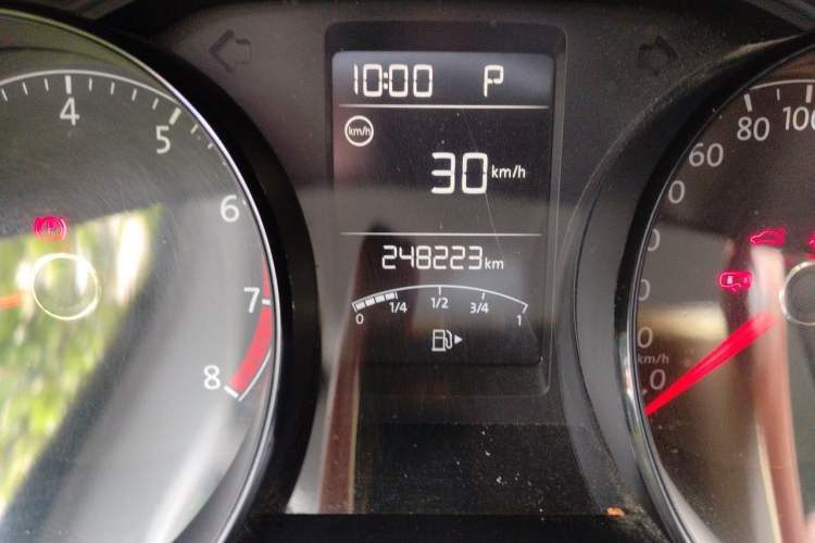Used Volkswagen Lavida 2015 1.6L Automatic Fashion Edition Odometer Close Up