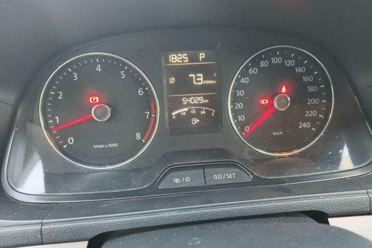 Used Volkswagen Lavida 2015 1.6L Automatic Comfort Edition Odometer Close Up