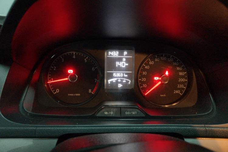 Used Volkswagen Lavida 2015 1.6L Automatic Fashion Edition Odometer Close Up
