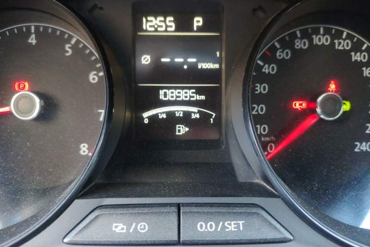 Used Volkswagen Lavida 2015 1.6L Automatic Fashion Edition Odometer Close Up