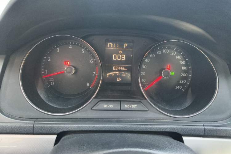 Used Volkswagen Lavida 2015 230TSI DSG Comfort Edition Odometer Close Up