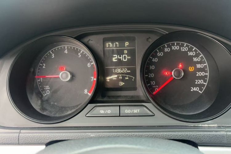 Used Volkswagen Lavida 2015 1.6L Automatic Fashion Edition Odometer Close Up