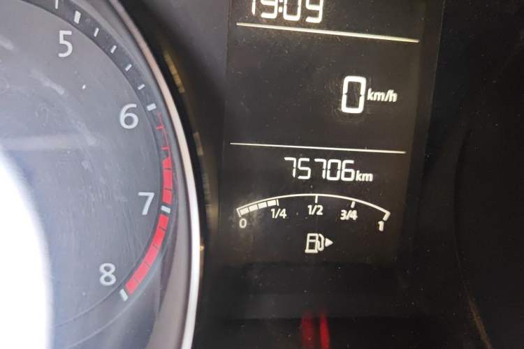 Used Volkswagen Lavida 2015 1.6L Manual Comfort Edition Odometer Close Up