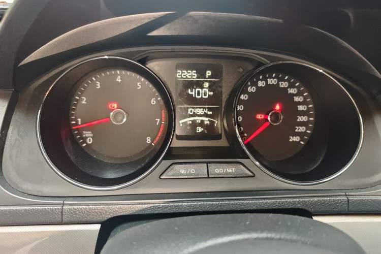 Used Volkswagen Lavida 2015 1.6L Automatic Comfort Edition Odometer Close Up