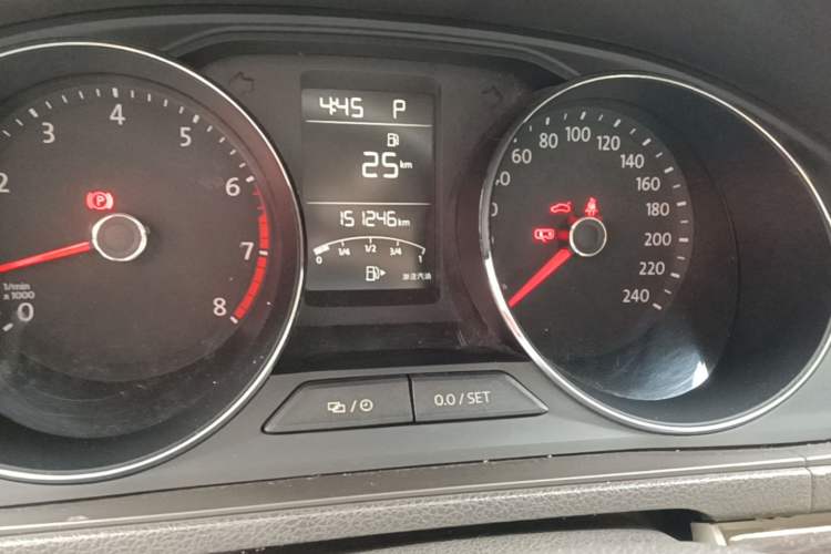 Used Volkswagen Lavida 2015 230TSI DSG Comfort Edition Odometer Close Up
