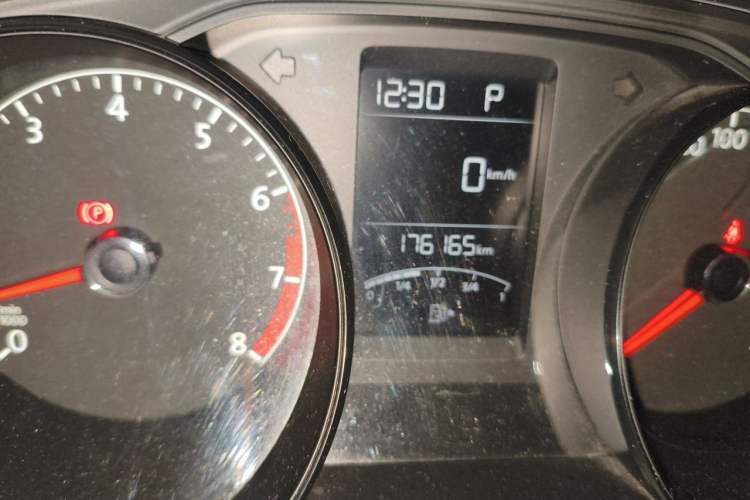 Used Volkswagen Lavida 2015 1.6L Automatic Fashion Edition Odometer Close Up