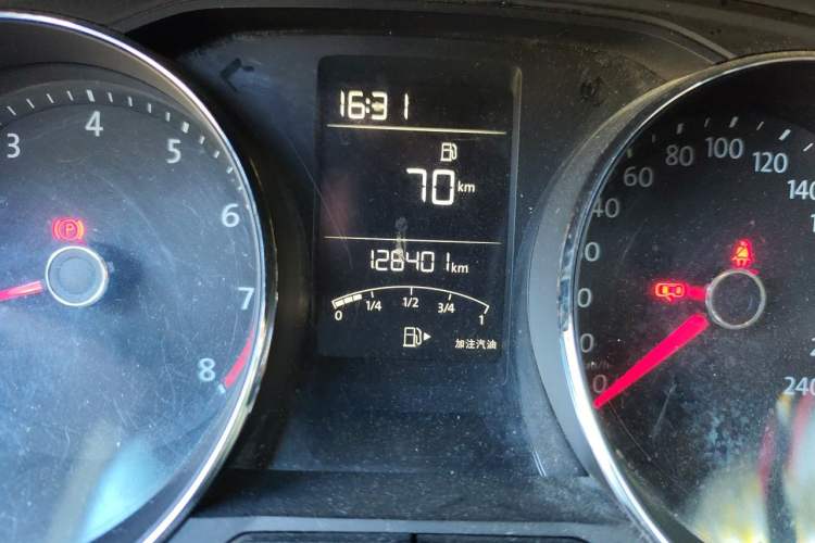 Used Volkswagen Lavida 2015 1.6L Manual Comfort Edition Odometer Close Up