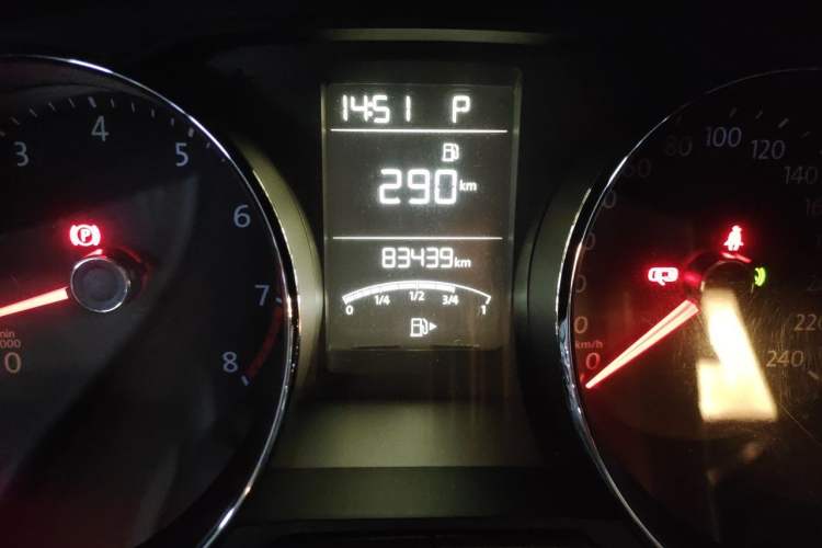 Used Volkswagen Lavida 2015 230TSI DSG Comfort Edition Odometer Close Up