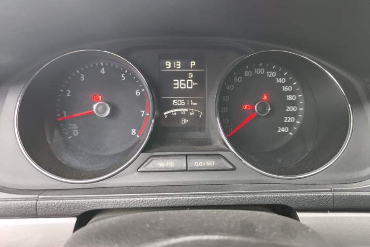 Used Volkswagen Lavida 2015 1.6L Automatic Comfort Edition Odometer Close Up