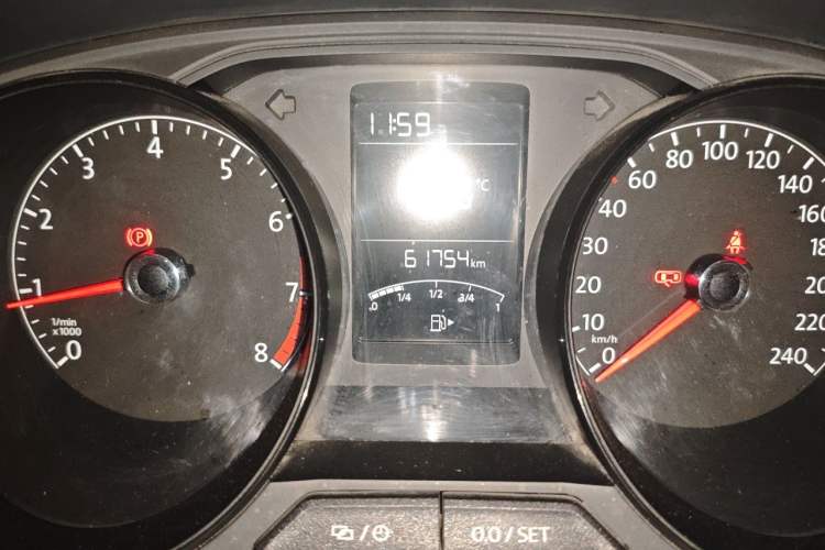 Used Volkswagen Lavida 2015 1.6L Manual Fashion Edition Odometer Close Up