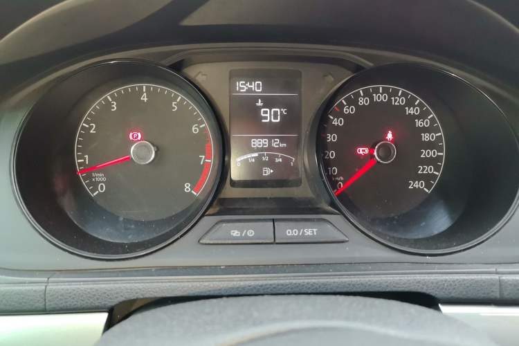 Used Volkswagen Lavida 2015 1.6L Manual Fashion Edition Odometer Close Up