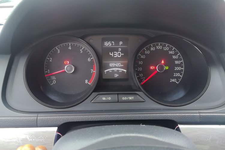 Used Volkswagen Lavida 2015 1.6L Automatic Fashion Edition Odometer Close Up