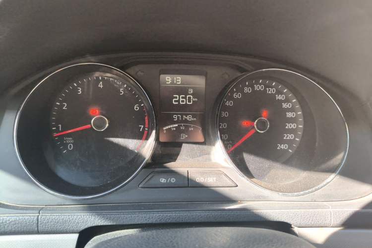 Used Volkswagen Lavida 2015 230TSI Manual Comfort Edition Odometer Close Up
