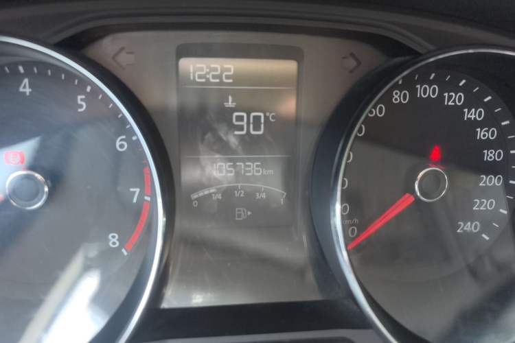 Used Volkswagen Lavida 2015 1.6L Manual Comfort Edition Odometer Close Up