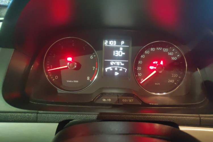 Used Volkswagen Lavida 2015 1.6L Automatic Comfort Edition Odometer Close Up