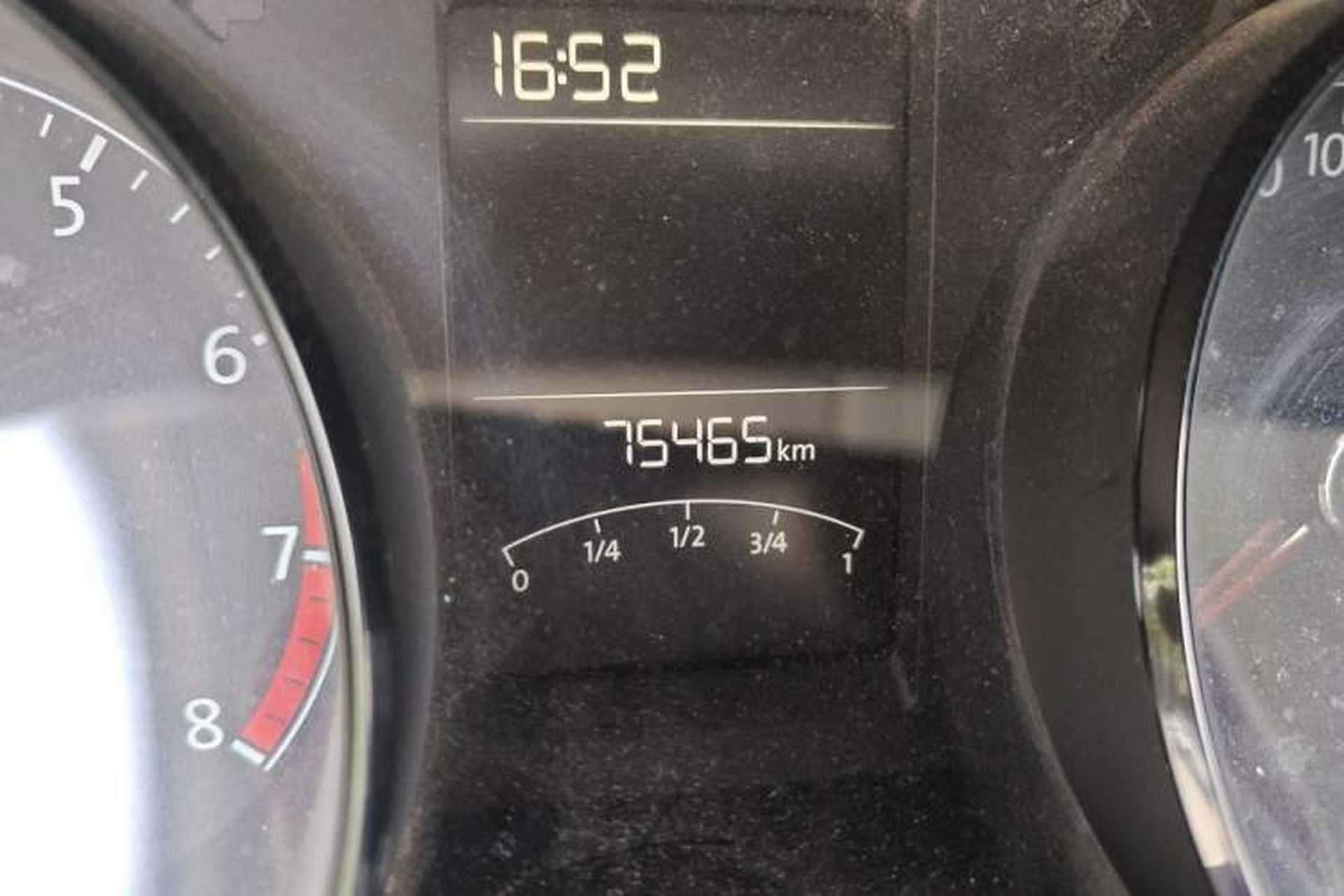 Used Volkswagen Lavida 2015 1.6L Automatic Fashion Edition Odometer Close Up