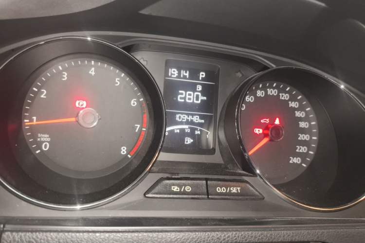 Used Volkswagen Lavida 2015 1.6L Automatic Comfort Edition Odometer Close Up