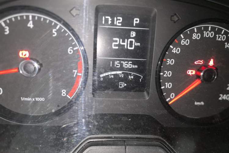 Used Volkswagen Lavida 2015 1.6L Automatic Fashion Edition Odometer Close Up