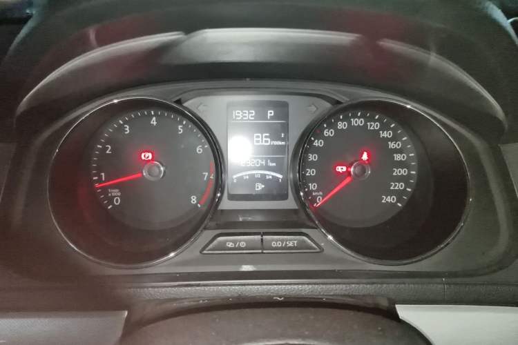 Used Volkswagen Lavida 2015 1.6L Automatic Comfort Edition Odometer Close Up